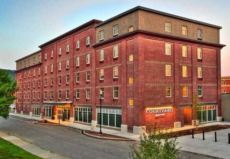 Courtyard Keene Downtown Buitenkant foto
