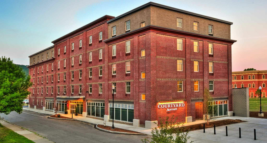 Courtyard Keene Downtown Buitenkant foto